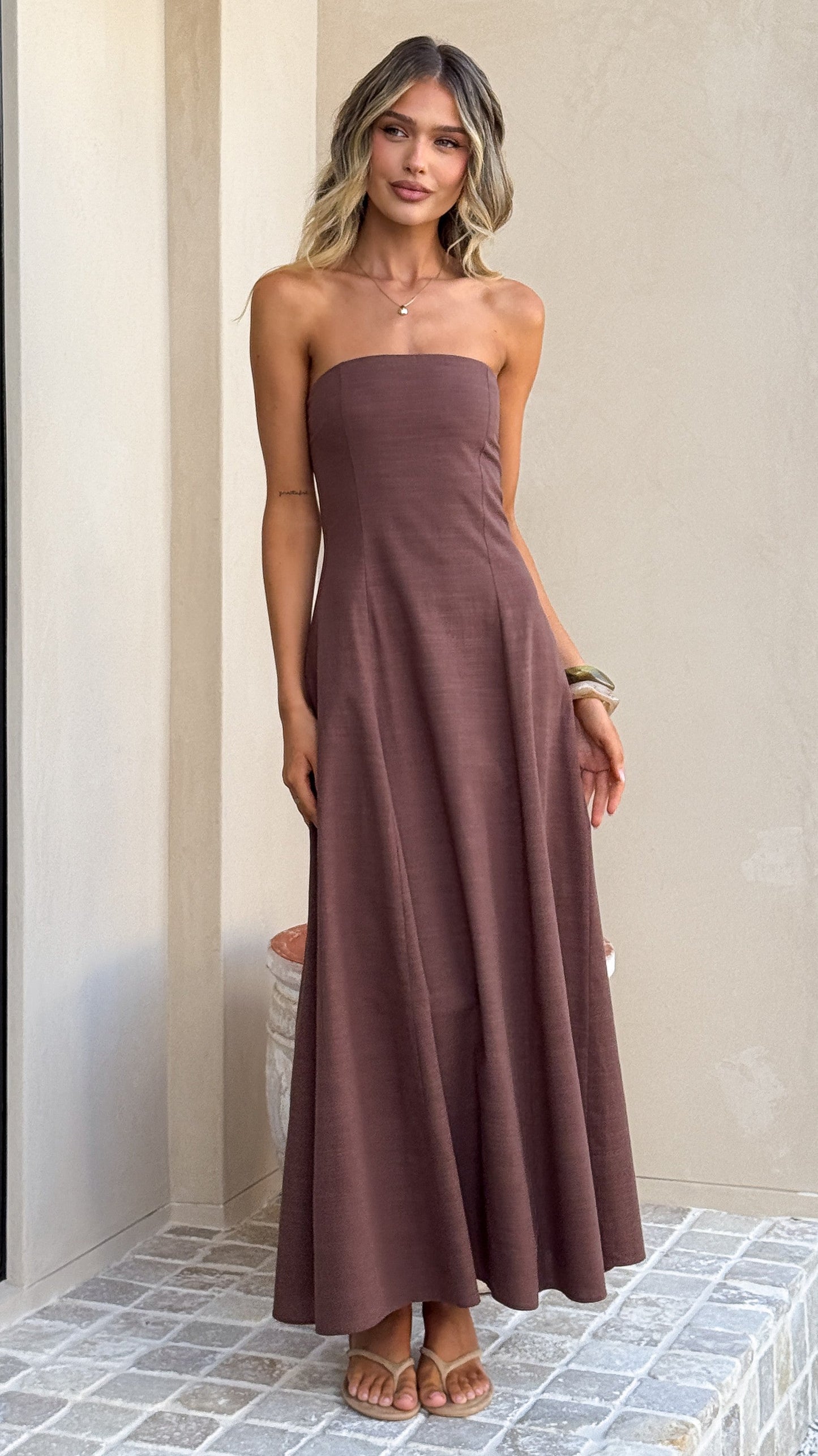 Vestido maxi palabra de honor Astrid – chocolate