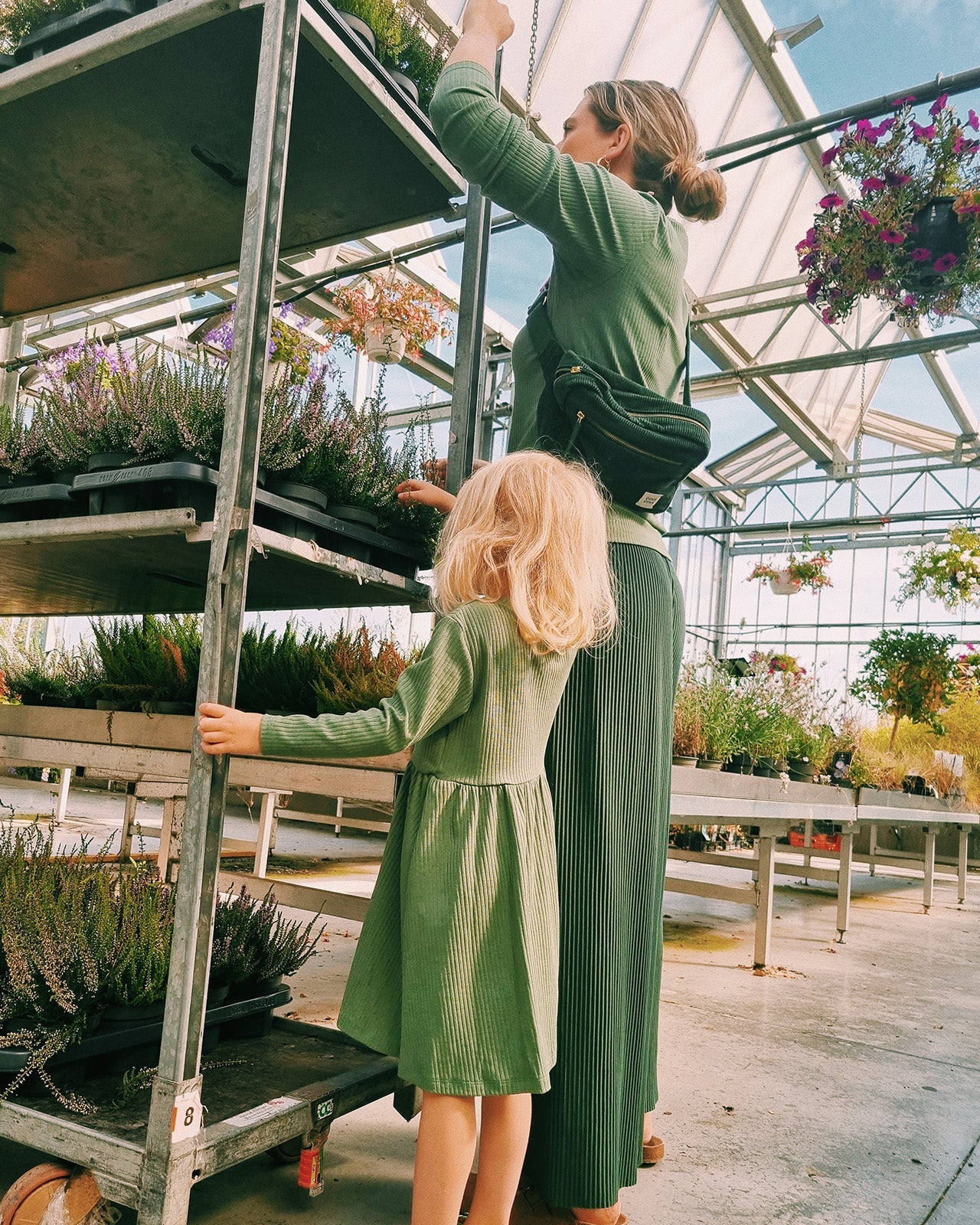 Pantalones plisados Paulina – verde noche