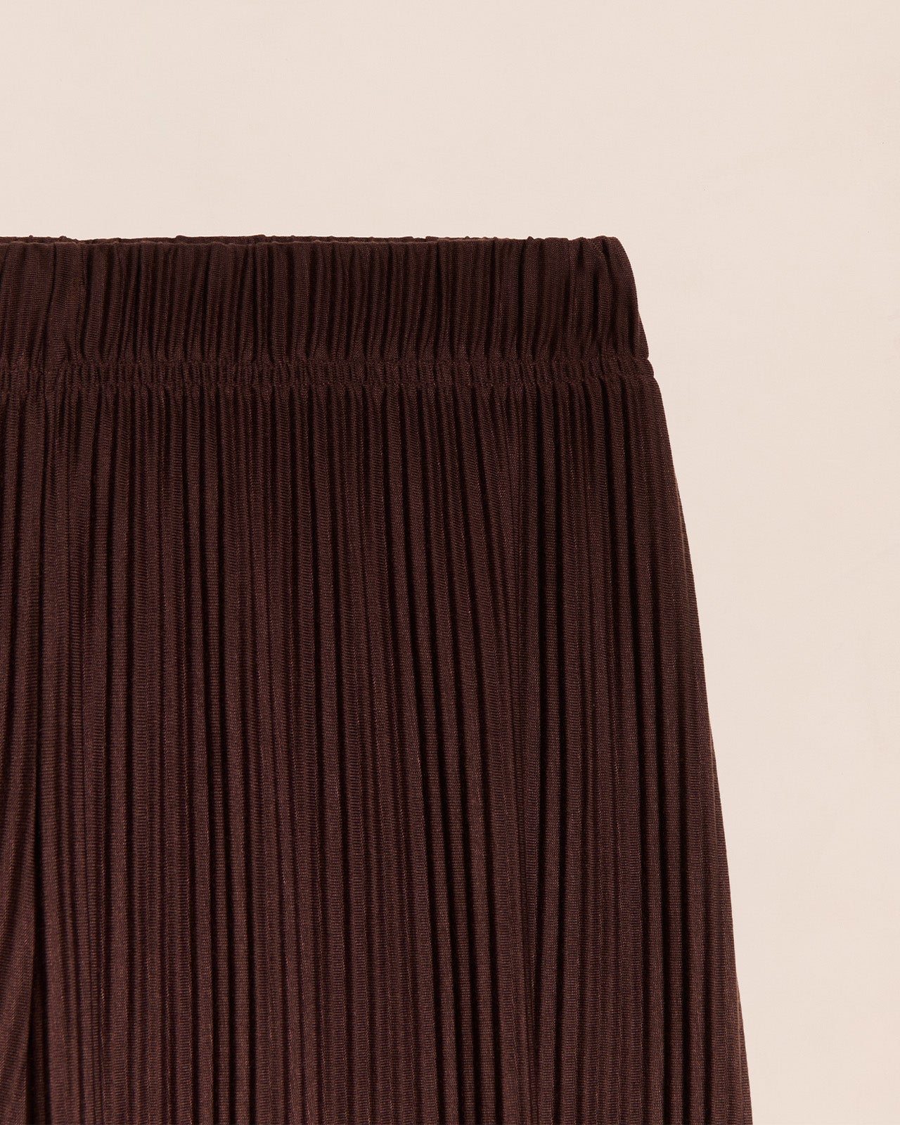Pantalones plisados Paulina – marrón chocolate