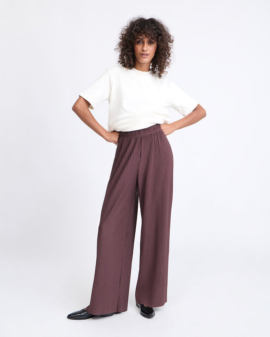 Pantalones plisados Paulina – marrón chocolate