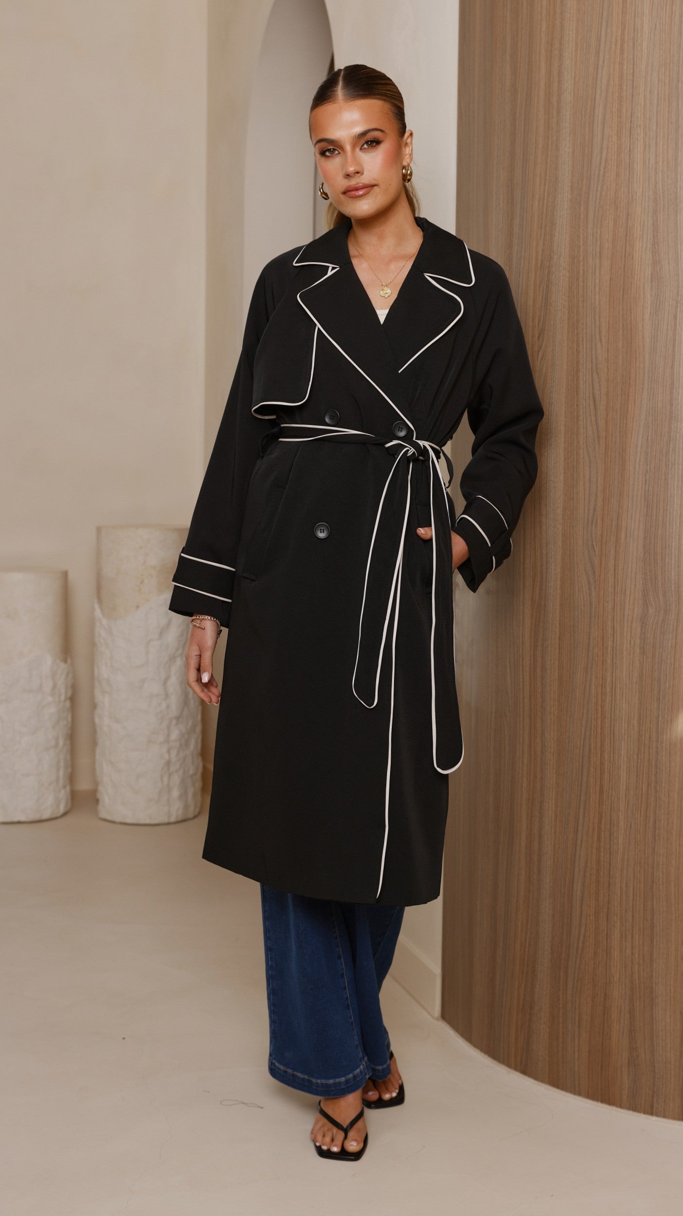 Gabardina Blanca – negro