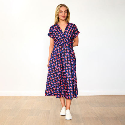 Vestido fluido estampado azul marino