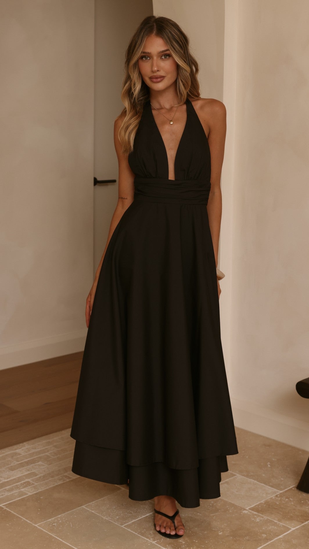 Vestido maxi cuello halter Kathy – negro