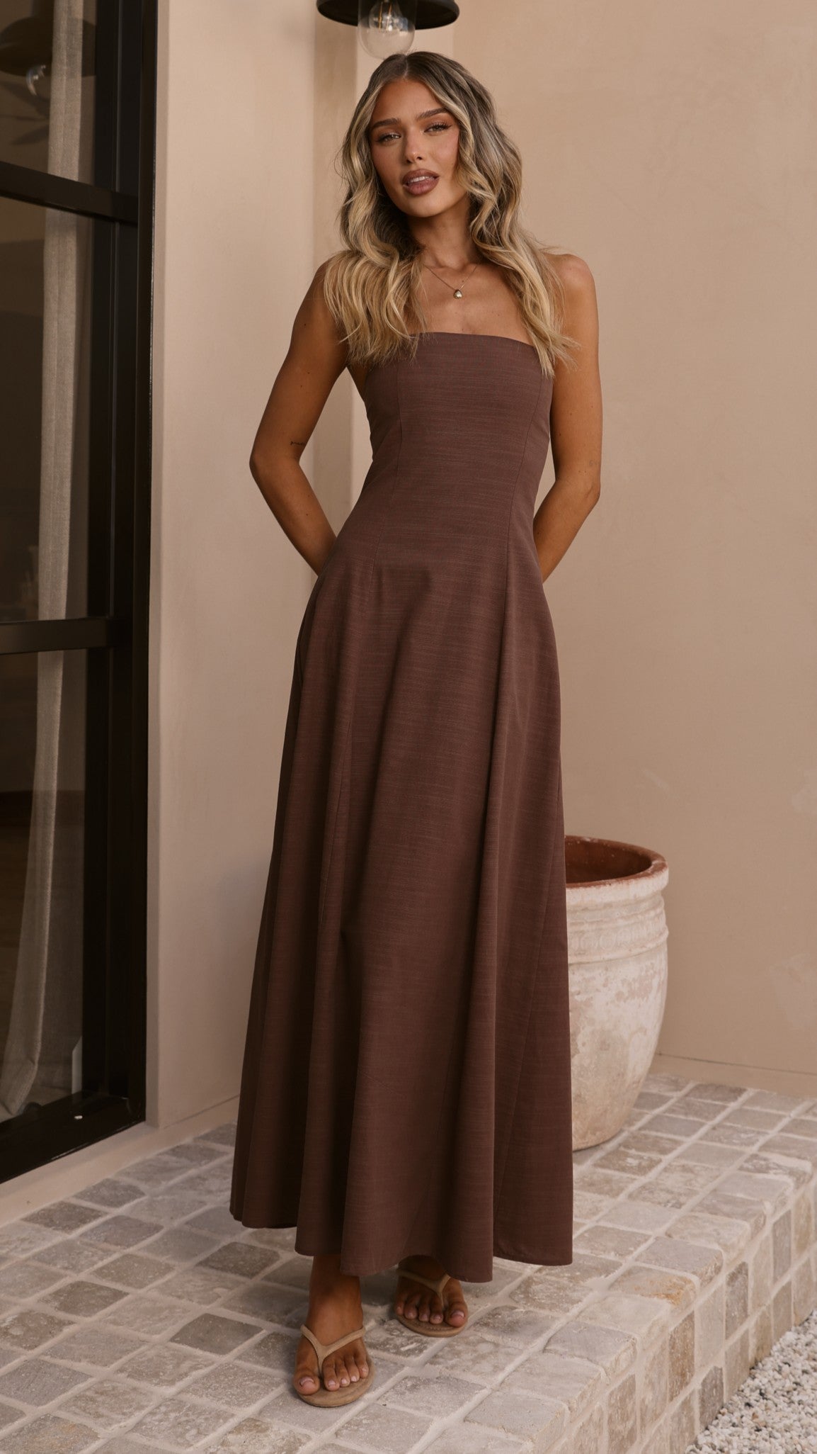 Vestido maxi palabra de honor Astrid – chocolate